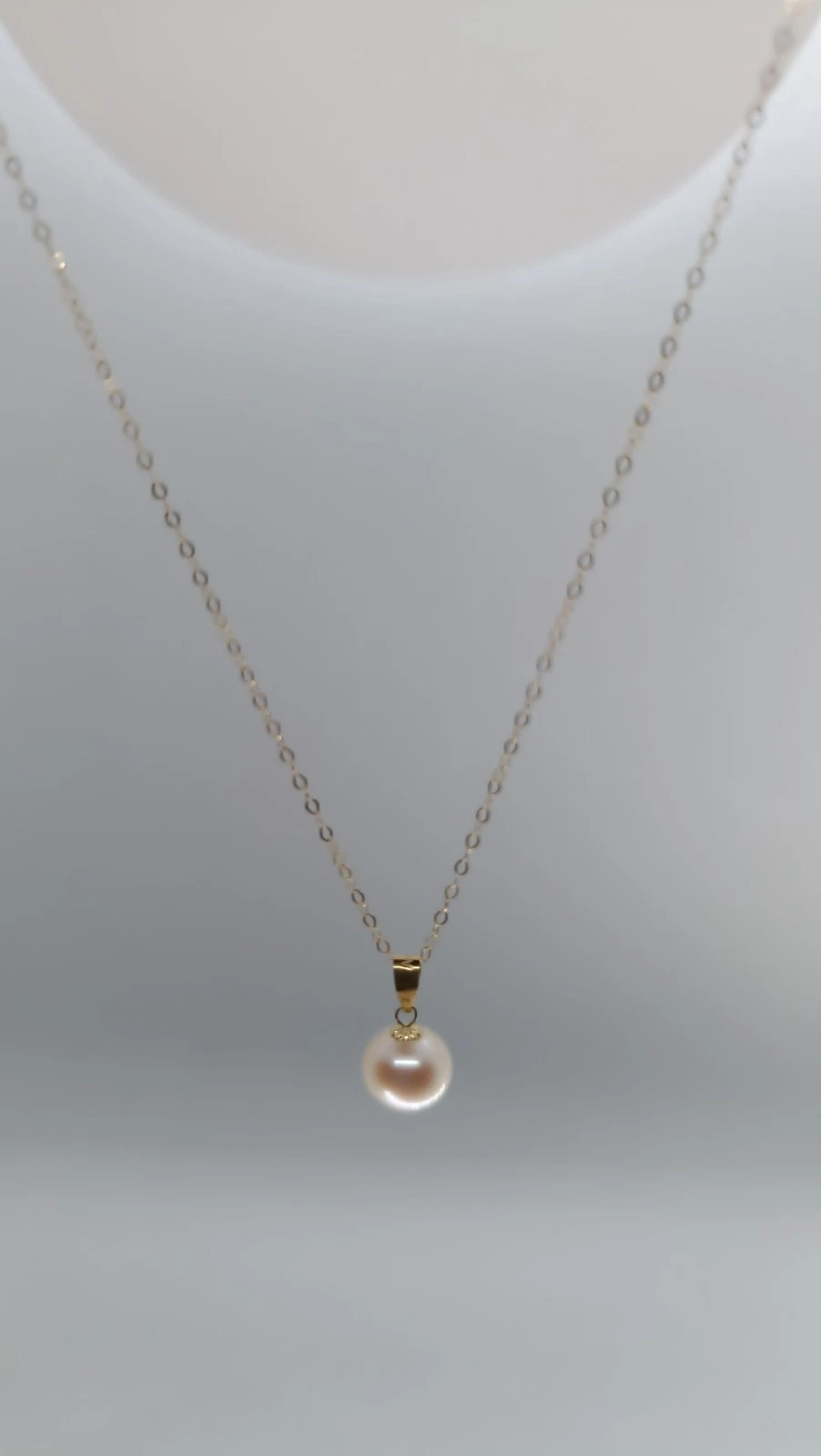 Solid 18Ct Gold Crown Pendant with Freshwater Pearl 3