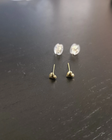 18ct Solid Gold Heart Stud Earrings 3