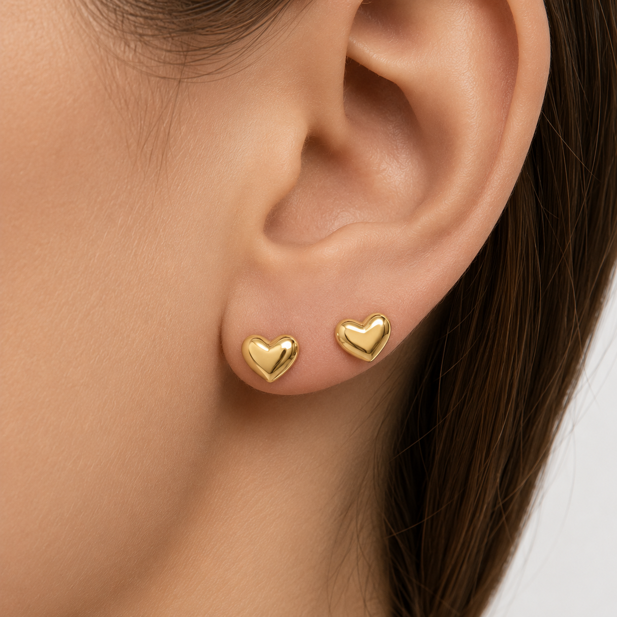 18ct Solid Gold Heart Stud Earrings 7